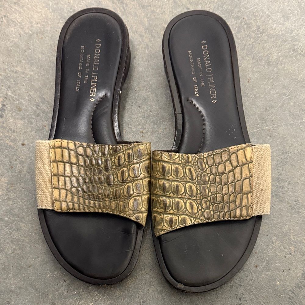 Donald J. Pliner Black and Gold Slides